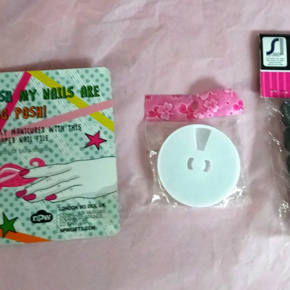 Nail Set Includes File,  Jewels & Toe Separator - Picture 2 of 3